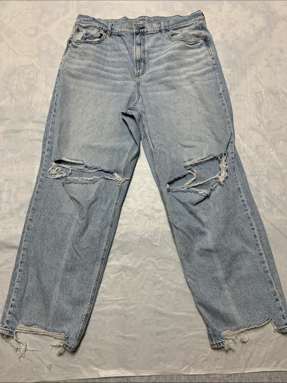 American Eagle Super High-Rise Baggy Straight Jeans Light Wash Size 18